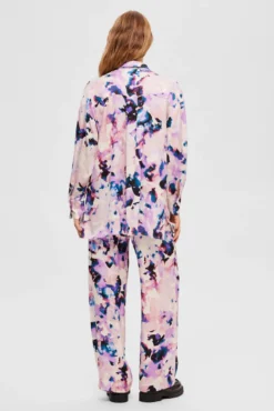 Camisa larga satinada con print confeccionada con Lenzing ECOVERO