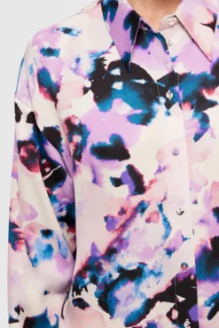 Camisa larga satinada con print confeccionada con Lenzing ECOVERO
