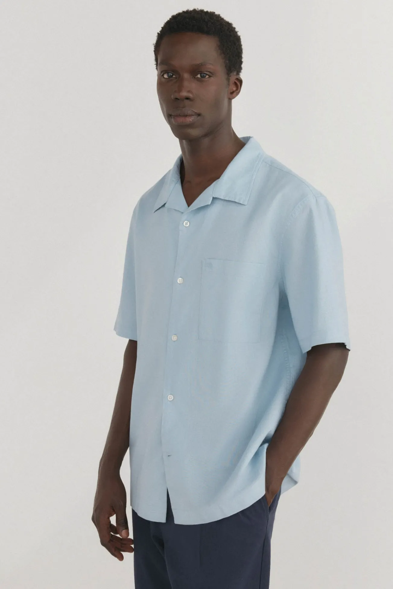 Camisa lisa manga corta tejido lino