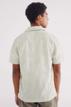 Camisa manga corta bordada al tono