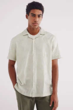 Camisa manga corta bordada al tono
