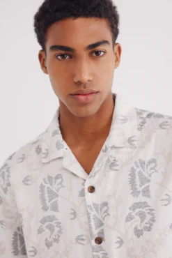 Camisa manga corta bordada flores