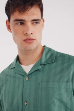 Camisa manga corta guayabera ligera jacquard
