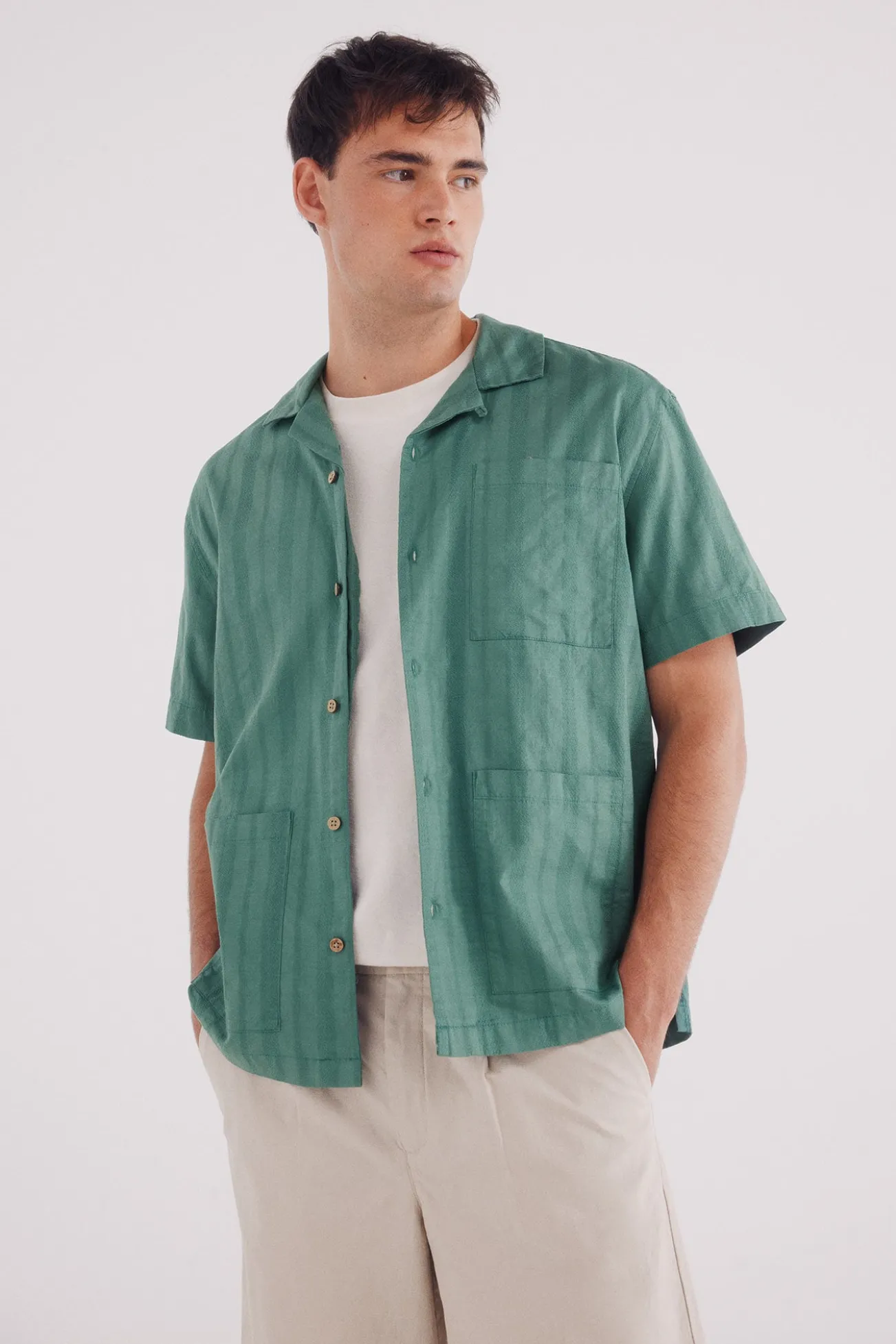Camisa manga corta guayabera ligera jacquard