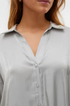 Camisa oversize de mujer con cuello pico
