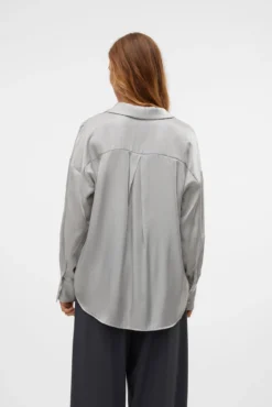 Camisa oversize de mujer con cuello pico