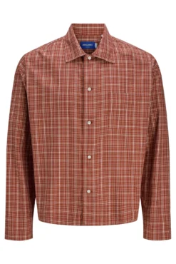 Camisa oversize hombros caídos