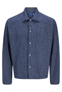 Camisa oversize hombros caídos