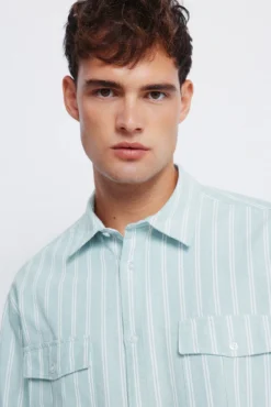 Camisa oxford rayas y bolsillos