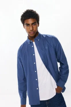 Camisa oxford tinte en prenda