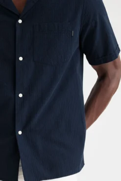 Camisa regular fit cuello acampanado