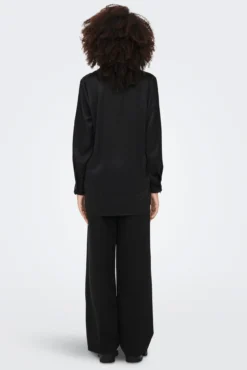 Camisa satinada oversized