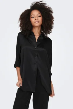 Camisa satinada oversized
