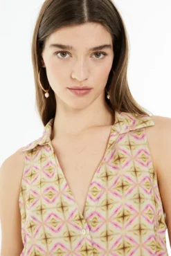 Camisa sin mangas con estampado geométrico