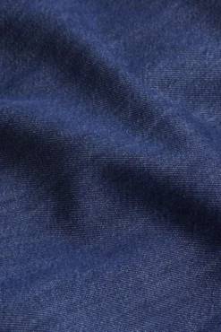 Camisa vaquera de manga larga.