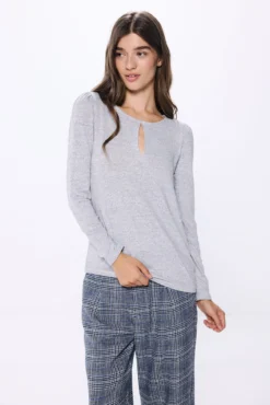 Camiseta abertura escote punto cortado