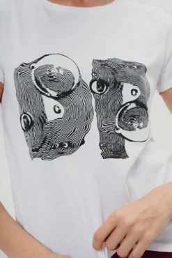 Camiseta Blanca Vibrante