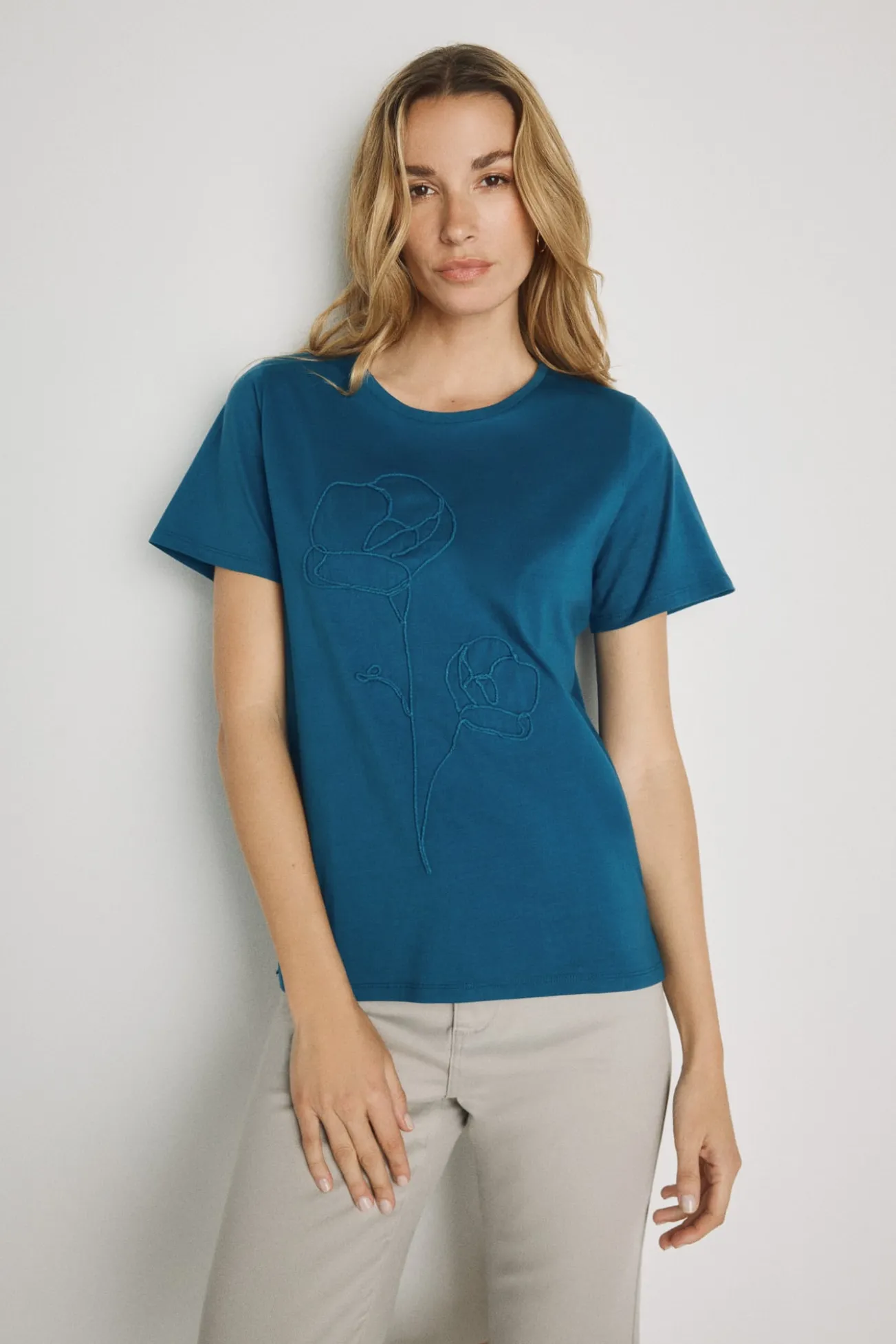 Camiseta bordada manga corta