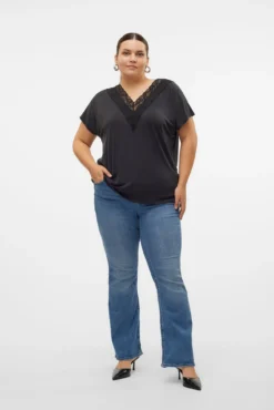 Camiseta básica con encaje talla grande