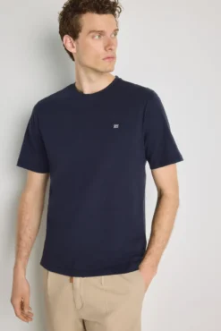 Camiseta básica con logo bordado
