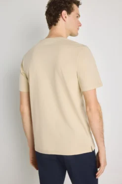 Camiseta básica con logo bordado