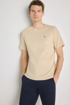 Camiseta básica con logo bordado