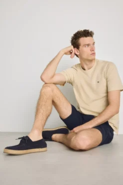 Camiseta básica con logo bordado