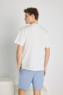 Camiseta básica con logo bordado