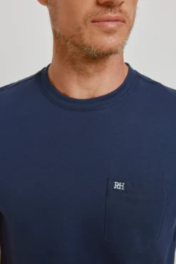 Camiseta básica con logo bordado