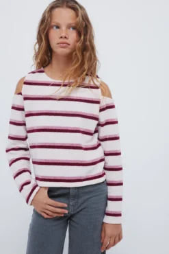 Camiseta chenilla hombros descubiertos niña