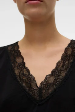 Camiseta con encaje de manga corta