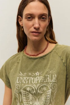Camiseta con print de mariposa