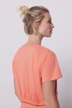 Camiseta cropped manga corta melocotón