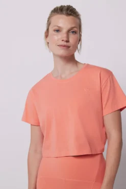 Camiseta cropped manga corta melocotón