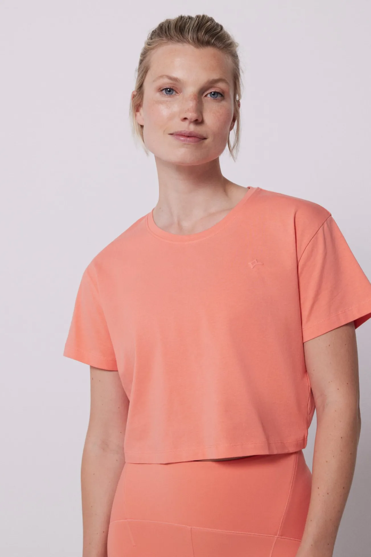 Camiseta cropped manga corta melocotón