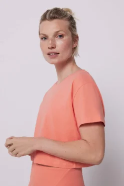 Camiseta cropped manga corta melocotón