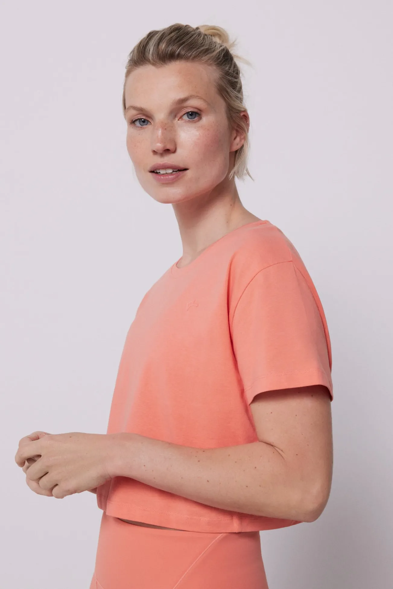 Camiseta cropped manga corta melocotón
