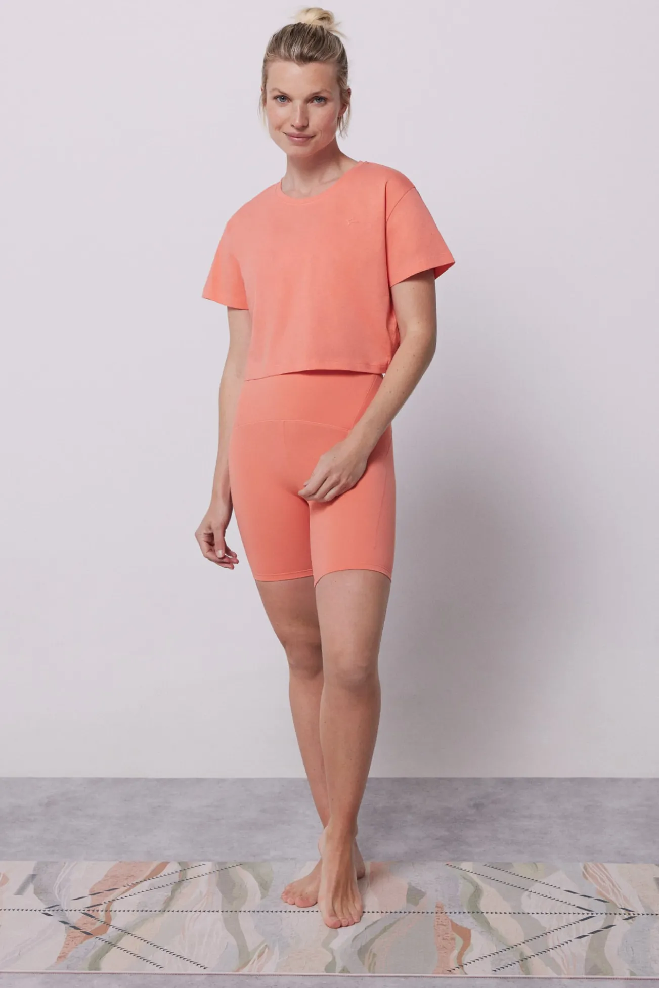 Camiseta cropped manga corta melocotón