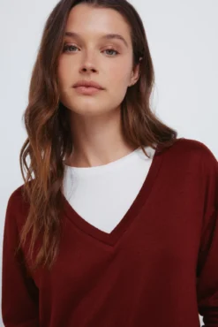 Camiseta cuello pico combinada