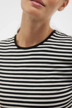 Camiseta de manga corta a rayas