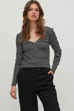 Camiseta de mujer manga larga cuello pico