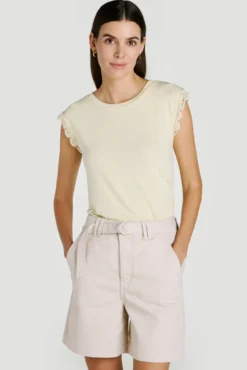 Camiseta de mujer son encaje en mangas