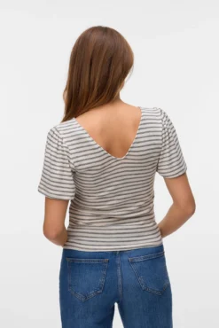Camiseta de rayas con mangas acampanadas