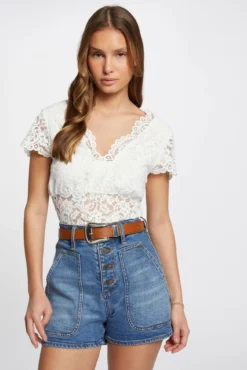 Camiseta encaje y escote en V