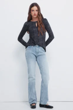 Camiseta escote abertura