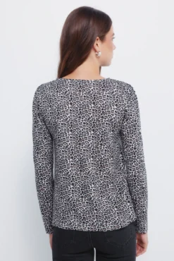 Camiseta escote abertura