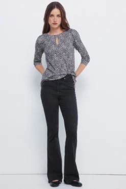Camiseta escote abertura