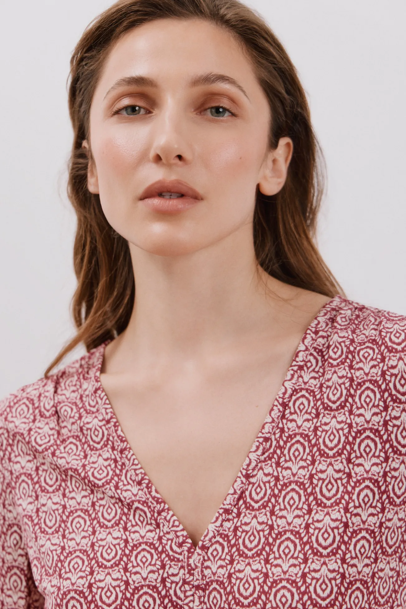 Camiseta fluida escote pico