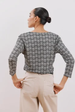 Camiseta fluida escote pico