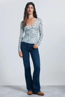 Camiseta gasa escote frunces estampada